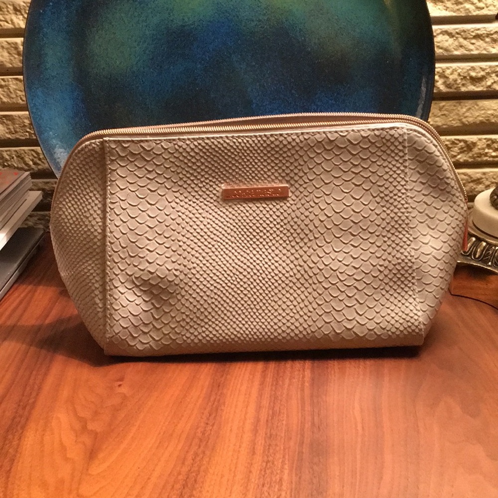 *Free Over $100* Lookfantastic Makeup Bag